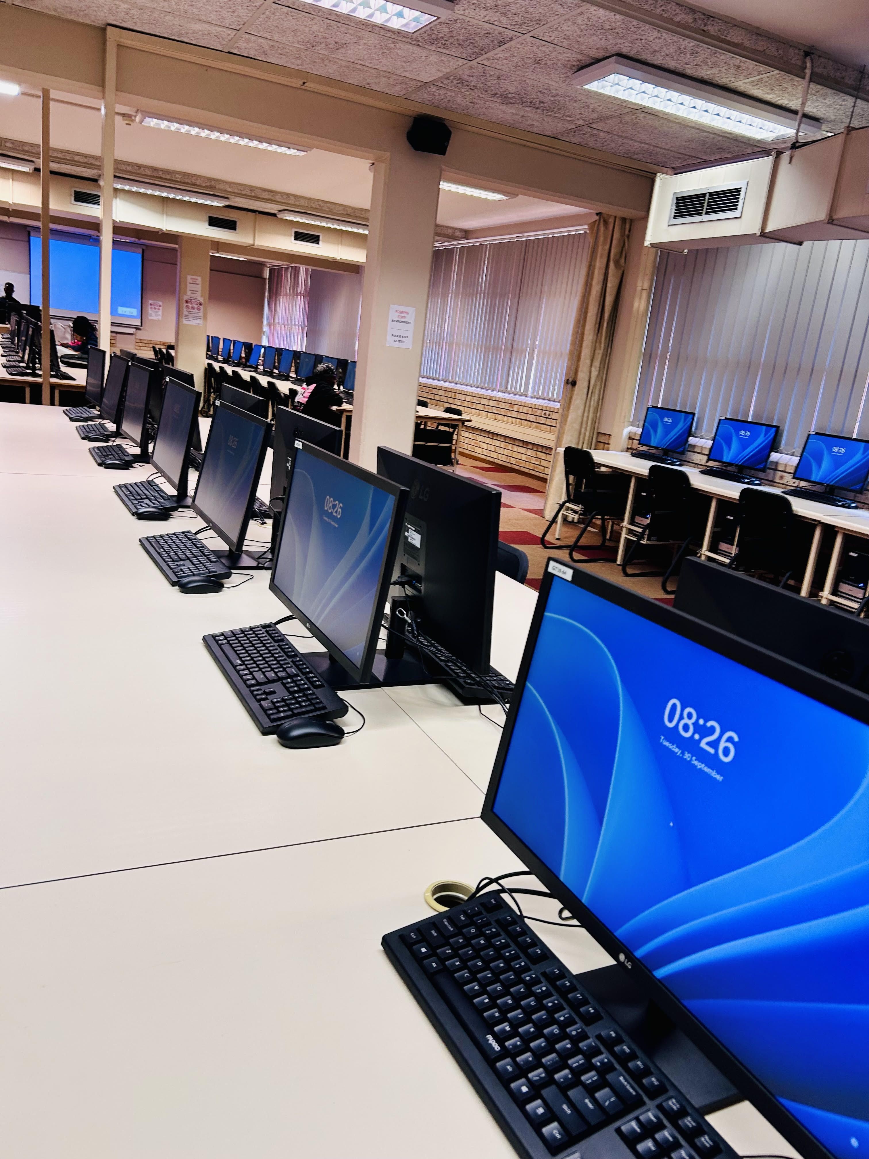 A picture of a computer lab. Source from Wikimedia Commons.